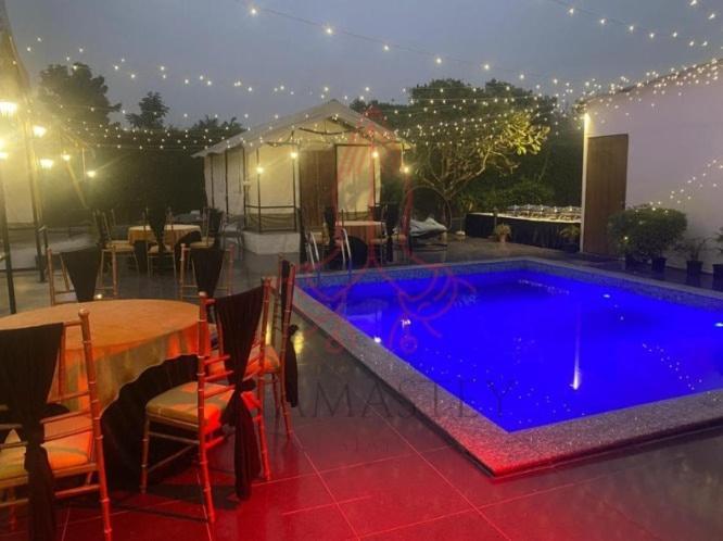 Luxury Farmhouse In Chhatarpur With Pool Нью-Дели Экстерьер фото