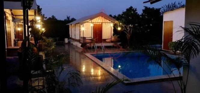 Luxury Farmhouse In Chhatarpur With Pool Нью-Дели Экстерьер фото