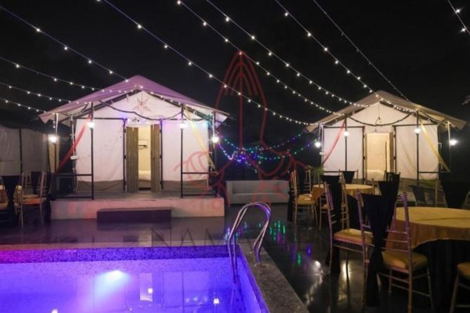 Luxury Farmhouse In Chhatarpur With Pool Нью-Дели Экстерьер фото
