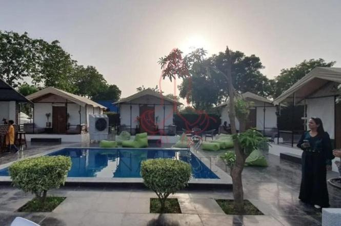 Luxury Farmhouse In Chhatarpur With Pool Нью-Дели Экстерьер фото