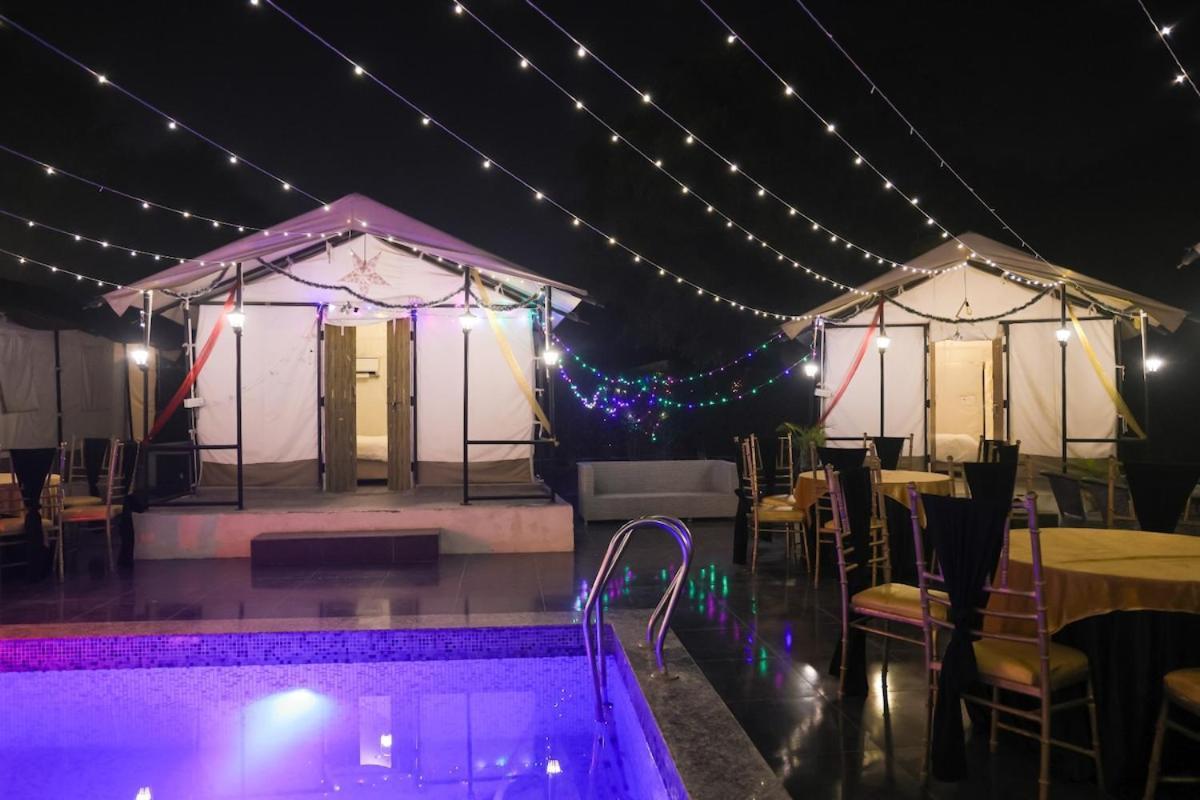Luxury Farmhouse In Chhatarpur With Pool Нью-Дели Экстерьер фото